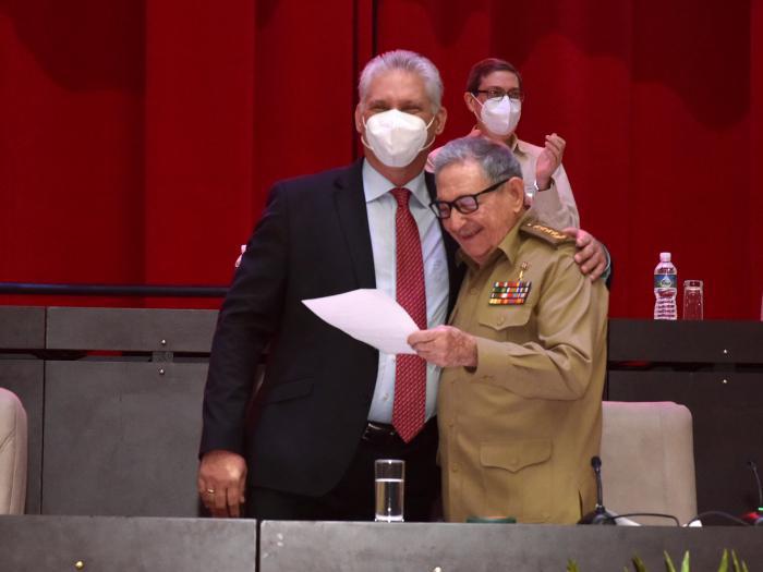 Díaz-Canel Und Raúl Castro